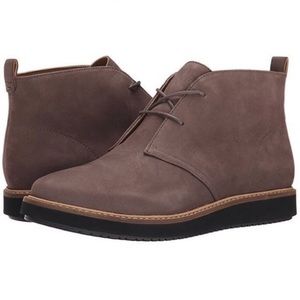 Clarks Artisan Women’s Glick Willa Chukka Boots (size 6.5)